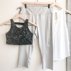 NEW Women’s Reebok Mid Rise Capri Legging. Gray Silver, size XL